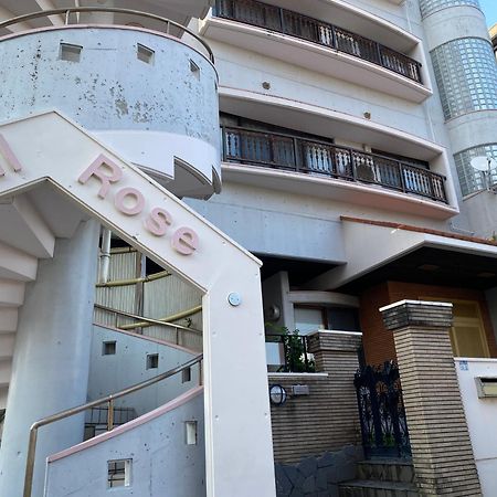 Joyful Rose Apartment Гинован Екстериор снимка
